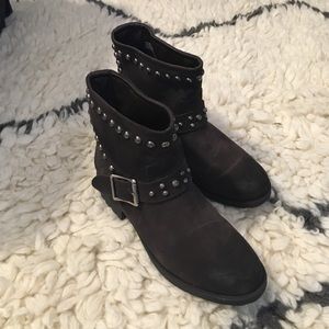 Short brown leather boots