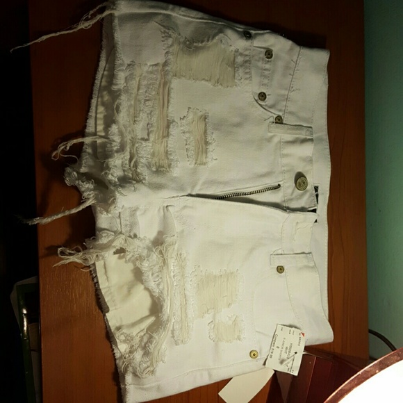 Soundgirl white shorts(new)