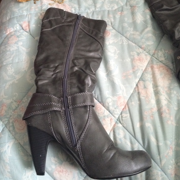 Boots - Picture 3 of 3