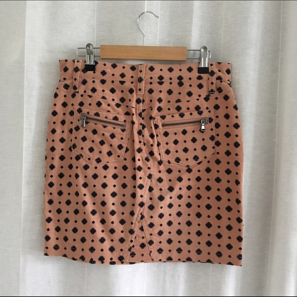 Club Monaco Mini Skirt - Picture 2 of 3