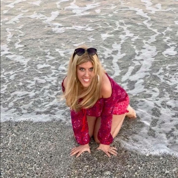 Meet your Posher, Megan - Picture 3 of 4