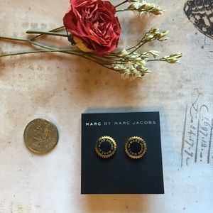 NWT Marc by Marc Jacobs Black and Gold Ear Stud✨