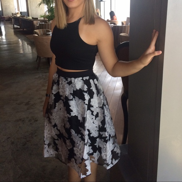 Forever 21 black&white high waisted floral skirt