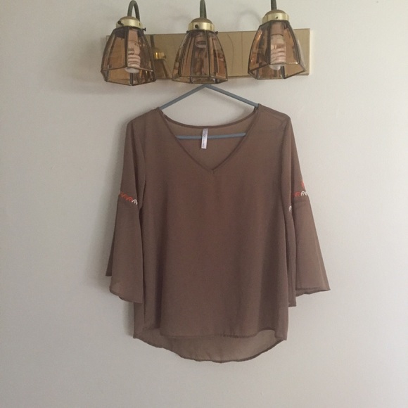 Brown Top with Detailing - Picture 2 of 3
