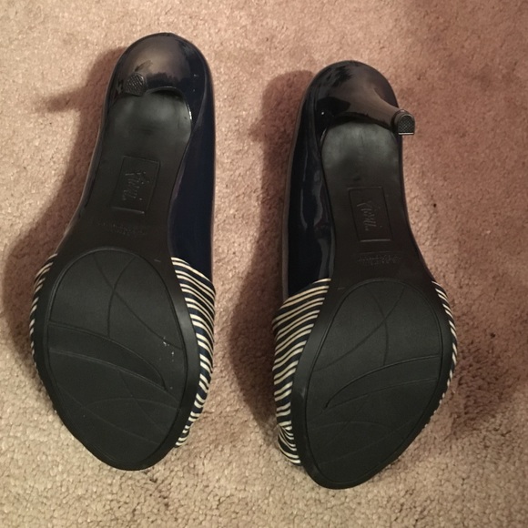 NWOB navy peep toe heel - Picture 3 of 4