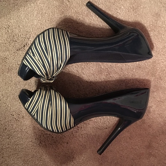 NWOB navy peep toe heel - Picture 4 of 4