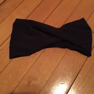 Black Lululemon headband