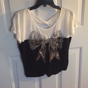 Bow black and white shirt