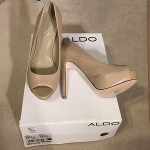 Brand new Aldo peep toed pumps in bone
