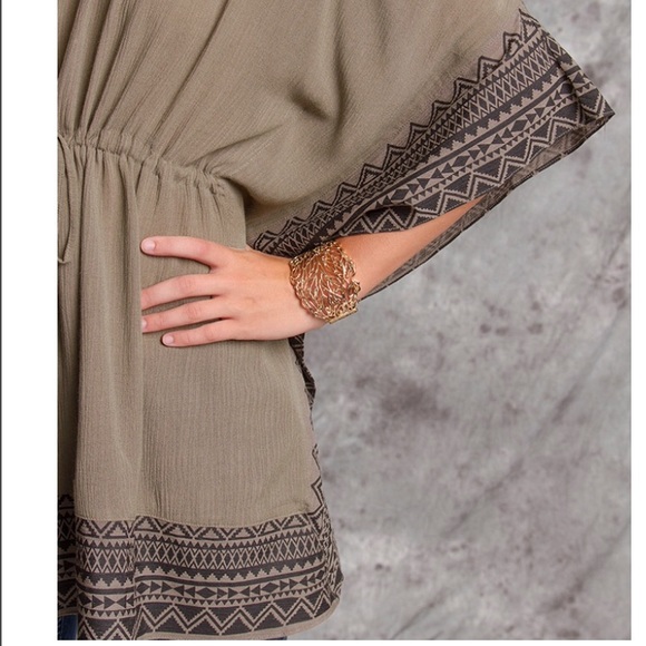 LAST One: Small 💥Gorgeous Olive Kimono Top - Picture 3 of 3