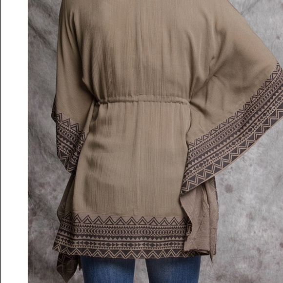 LAST One: Small 💥Gorgeous Olive Kimono Top - Picture 2 of 3