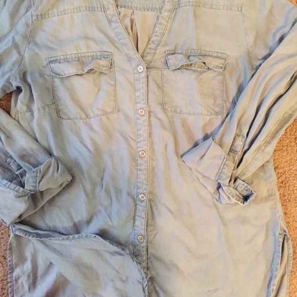 🚫SOLD IN BUNDLE!🚫 Denim chambray tunic top - Picture 2 of 4