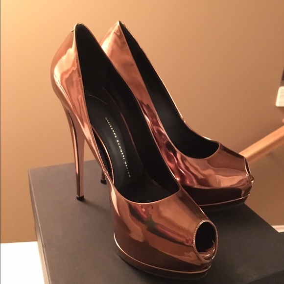 Giuseppe gold peep toe pumps
