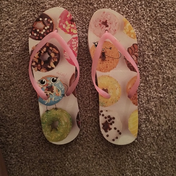 Never worn. Flip flops - Picture 1 of 1