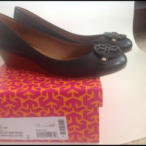 NEW TORY BURCH MINI MILLER BLACK SHOES WEDGE 8 NEW TORY BURCH MINI MILLER BLACK SHOES WEDGE 8