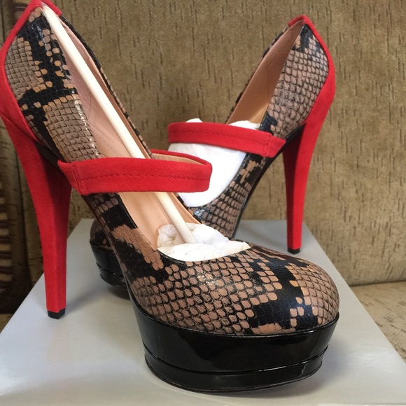 Jessica Simpson heels