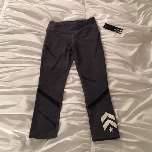 Better than LuLu Lemon, fitted Capri tights ‼️
