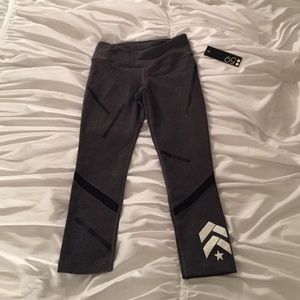 Better than LuLu Lemon, fitted Capri tights ‼️