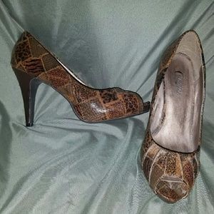 Size 9 high heel shoes