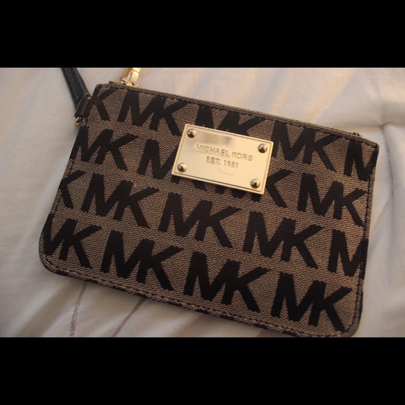 Michael Kors Jet Set Signature Wristlet