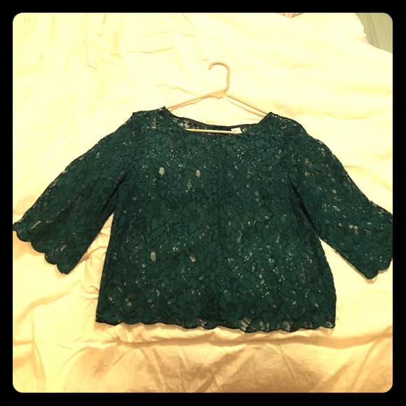 H&M lace 3/4 sleeve blouse with back detail