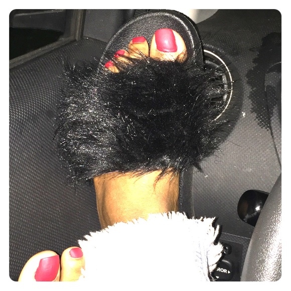Faux fur sandal
