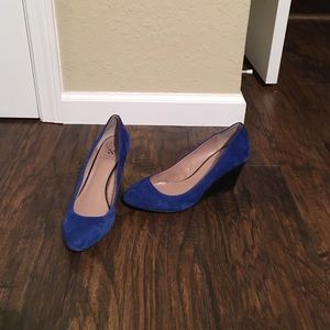 Vince Camuto Blue suede wedges