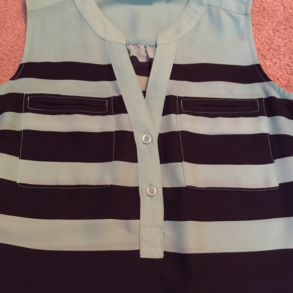 🚫SOLD IN BUNDLE!🚫Turquoise/blue sleeveless top - Picture 2 of 4