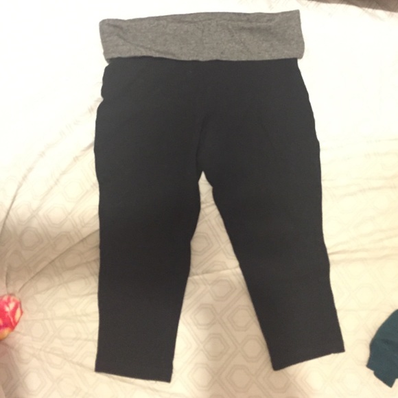 Black cropped leggings