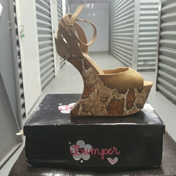 Wedge shoes