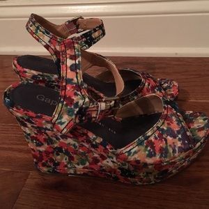 GAP Floral Wedges
