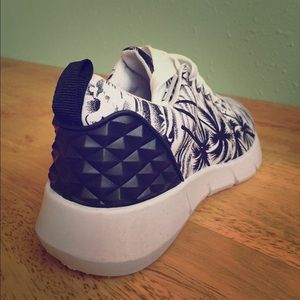 NWT patterned sneaker with spike detail on heel