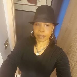 Meet your Posher, Iris