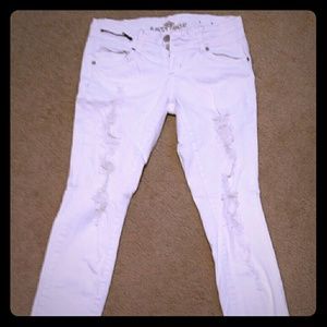 White skinny jeans