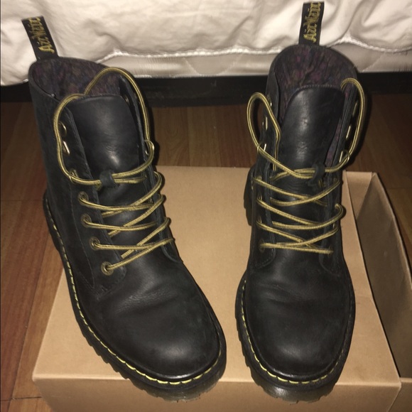 Dr. Martens Shoes - Black Dr. Martens