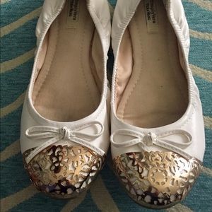✨Beautiful Simply Vera Wang flats Sz 7 1/2.✨