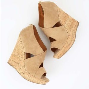 Looking for these shoes in size 6, 6.5, or 7!!!