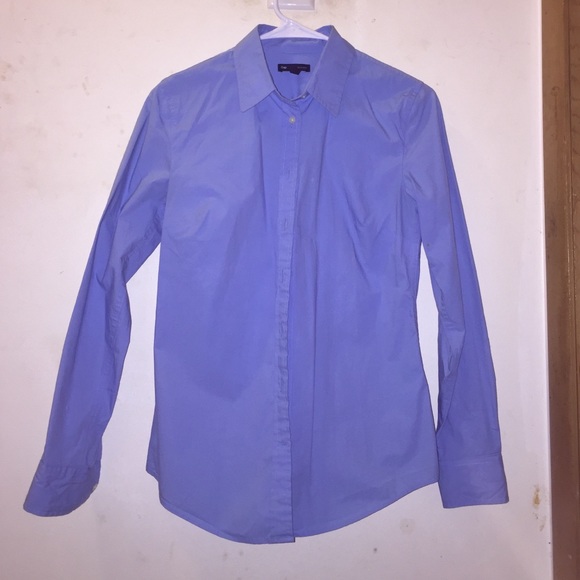 🔴SOLD🔴Gap sky blue tailored button down