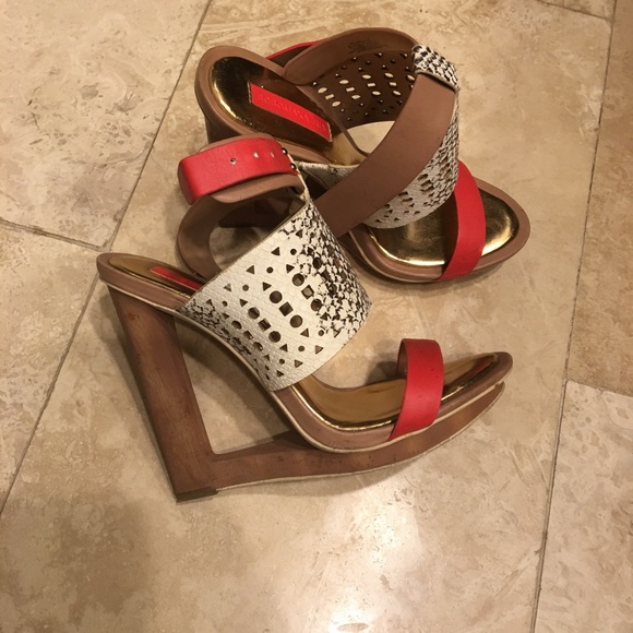 BCBG MaxAzria 8.5 - Picture 3 of 4