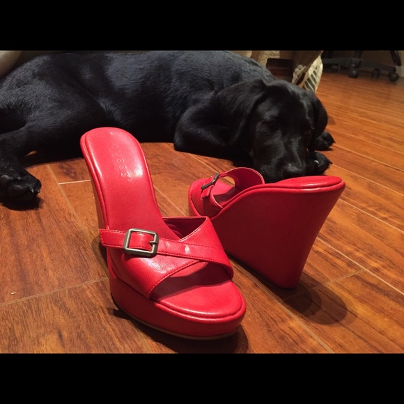 Red wedge by Guess, vintage