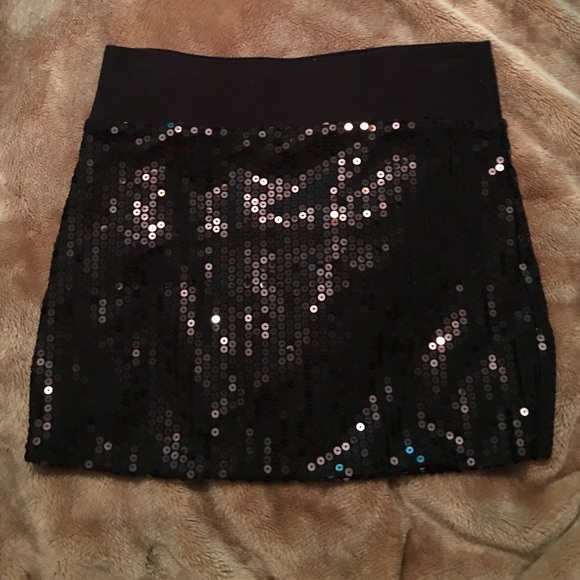 Mini beautiful skirt - Picture 2 of 3