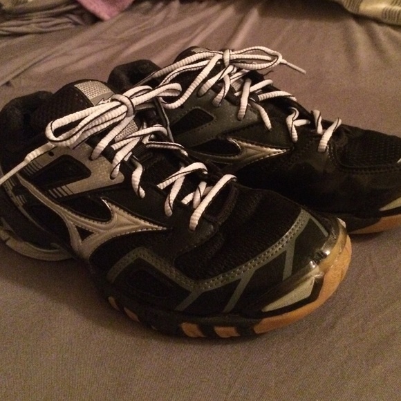 Mizuno volleyball shoes