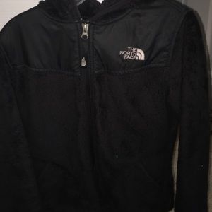 girls medium north face (black)