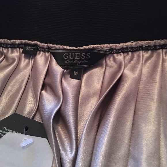 Mini skirts - Picture 2 of 3