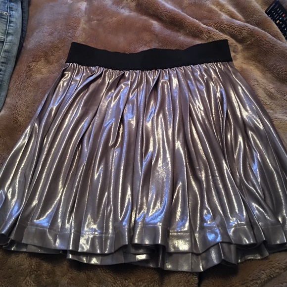 Mini skirts - Picture 3 of 3