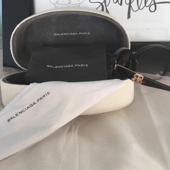 Balenciaga Sunglasses - Picture 2 of 3