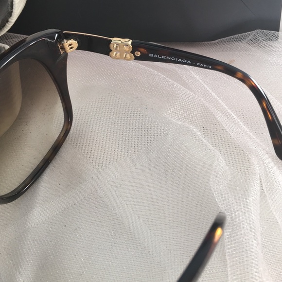 Balenciaga Sunglasses - Picture 3 of 3