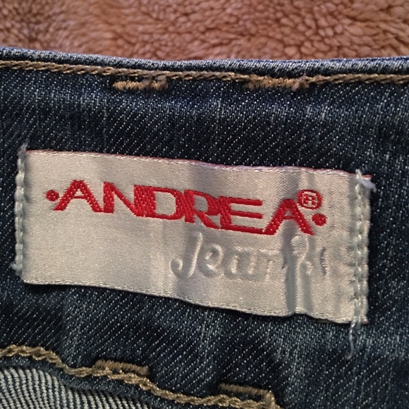 Mini skirts - Picture 3 of 4