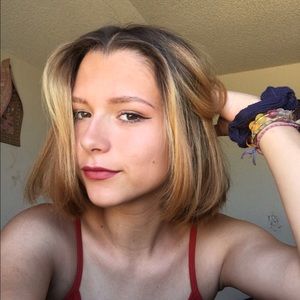 Meet your Posher, Brooke