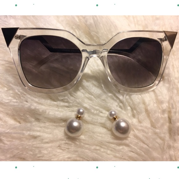 Classy Double Sided Faux Pearl Earrings - Picture 2 of 3